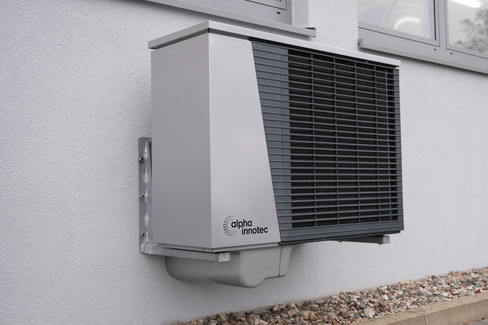 Unità esterna di una pompa di calore montata a parete
